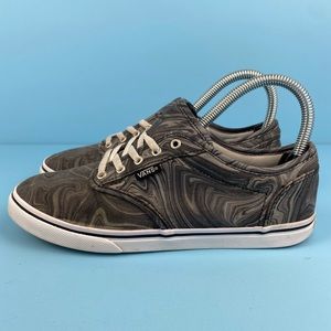 Vans Off the Wall low top lace up shoes.